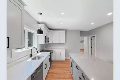 1128 Old Plainville Rd, New Bedford, MA 02745 - Photo 8