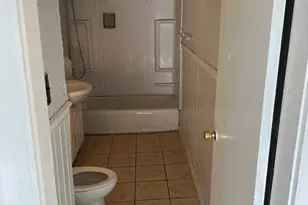 11 Bourne St, Worcester, MA 01606 - Photo 8