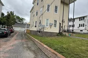 11 Bourne St, Worcester, MA 01606 - Photo 2