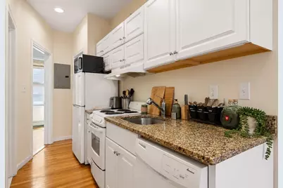 28 Phillips St #3, Boston, MA 02114 - Photo 4