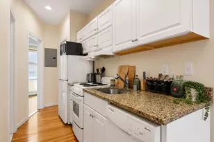 28 Phillips St, Boston, MA 02114 - Photo 4