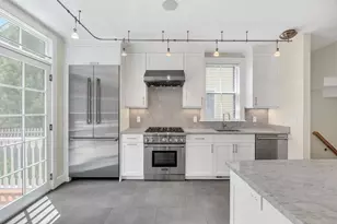 2 Kenway St, Cambridge, MA 02138 - Photo 10
