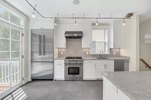 2 Kenway St, Cambridge, MA 02138 - Photo 10