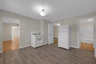21 Pleasant St, Southbridge, MA 01550 - Photo 2