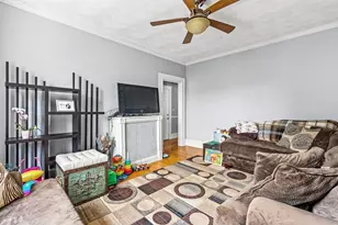 22 Auburn St, Malden, MA 02148 - Photo 8