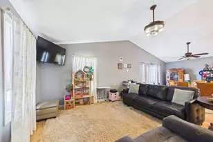 212 Haffards St, Fall River, MA 02723 - Photo 14