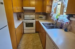 547 Robeson St, Fall River, MA 02720 - Photo 2