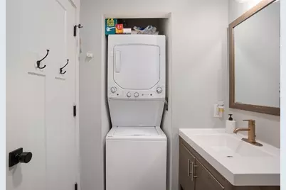 18 Brent St #2, Boston, MA 02124 - Photo 10
