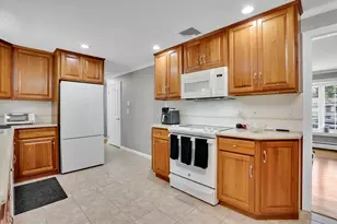 125 E Allen Ridge Rd, Springfield, MA 01118 - Photo 2
