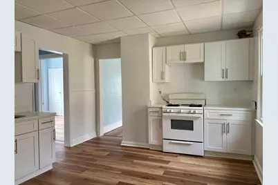 15 Groveland St #2nd fl, Springfield, MA 01108 - Photo 4
