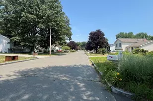 25 Amos Dr, Springfield, MA 01118 - Photo 4