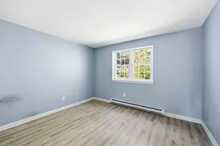 8 Maple Crest Cir, Holyoke, MA 01040 - Photo 6