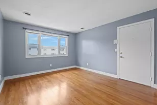 135 Vale St, Fall River, MA 02724 - Photo 4