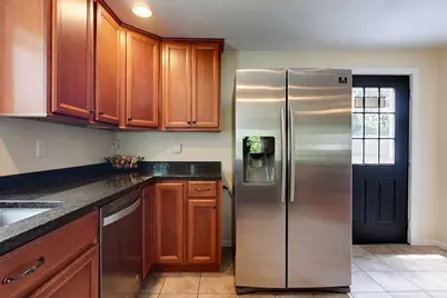 11 Province St, Pepperell, MA 01463 - Photo 4