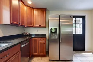 11 Province St, Pepperell, MA 01463 - Photo 4