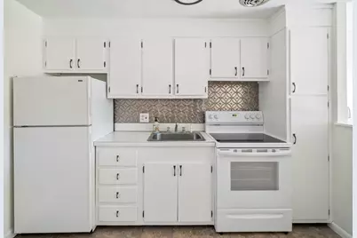 197 Kent St #35, Brookline, MA 02446 - Photo 6