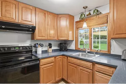 51 Briarcliff St, Springfield, MA 01128 - Photo 12