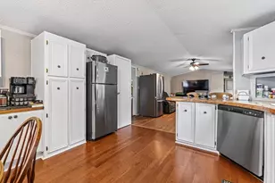 147 Pine Ave, Sturbridge, MA 01566 - Photo 12