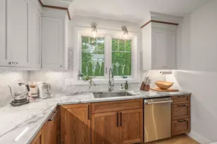 8 Bates Ct, Dedham, MA 02026 - Photo 12