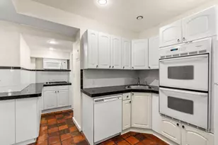 112 Pinckney St, Boston, MA 02114 - Photo 12