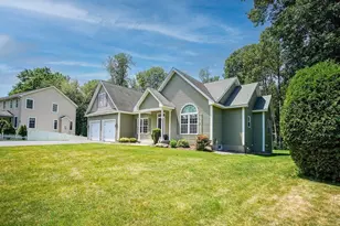 5 Red Bridge Ln, South Hadley, MA 01075 - Photo 2