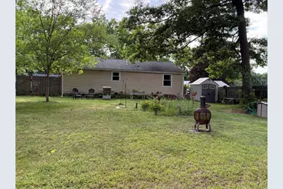 11 Butternut St, Springfield, MA 01128 - Photo 4