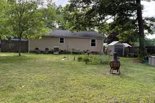 11 Butternut St, Springfield, MA 01128 - Photo 4