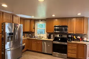 11 Butternut St, Springfield, MA 01128 - Photo 8