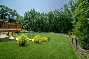 27 Sherwood Ave, Westfield, MA 01085 - Photo 4