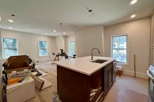 139 Sycamore St, Somerville, MA 02145 - Photo 2