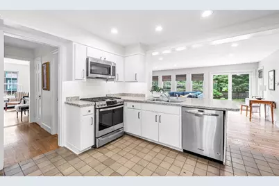 28 Brittany Rd, Longmeadow, MA 01106 - Photo 10