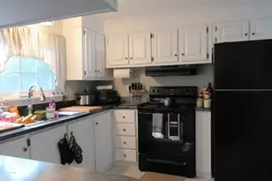 15 Canterbury Ln, Rockland, MA 02370 - Photo 4