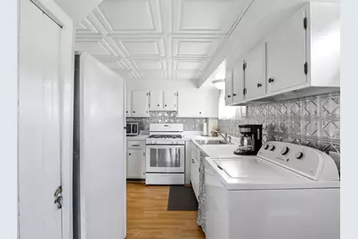 10 Cleveland Ave, Wareham, MA 02532 - Photo 4