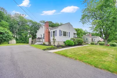 133 Mosier St, South Hadley, MA 01075 - Photo 2