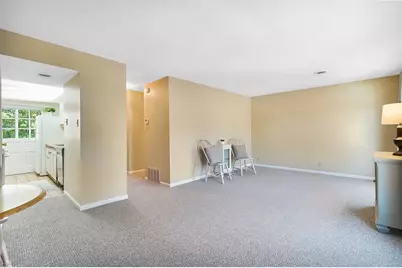 39 Yorktown Dr #D, Springfield, MA 01108 - Photo 4