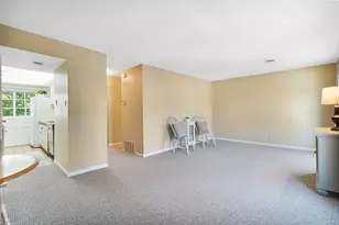 39 Yorktown Dr, Springfield, MA 01108 - Photo 4