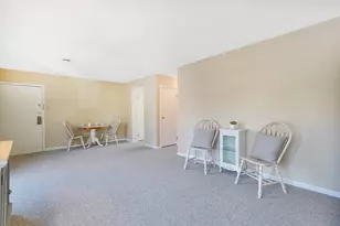 39 Yorktown Dr, Springfield, MA 01108 - Photo 6