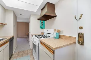 39 Yorktown Dr, Springfield, MA 01108 - Photo 14