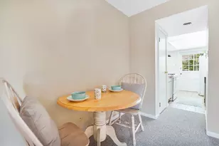 39 Yorktown Dr, Springfield, MA 01108 - Photo 8