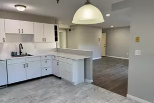 74 Tennis Plaza Rd, Dracut, MA 01826 - Photo 4