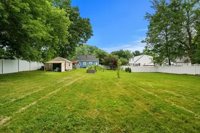 31 Lincoln St, Methuen, MA 01844 - Photo 2