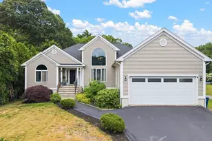 19 Forestview Dr, Fairhaven, MA 02719 - Photo 2