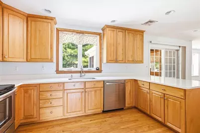 45 Cobblestone Ln, Weymouth, MA 02190 - Photo 6