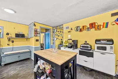 39 Wakefield St, Springfield, MA 01151 - Photo 8