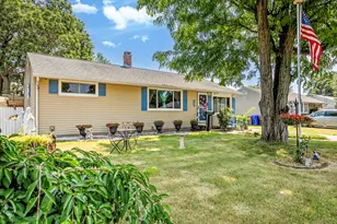 39 Wakefield St, Springfield, MA 01151 - Photo 4