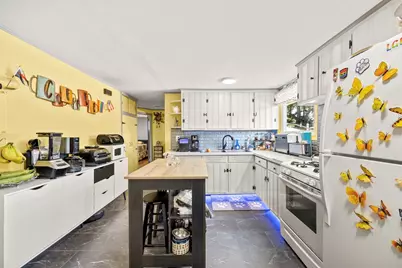 39 Wakefield St, Springfield, MA 01151 - Photo 6