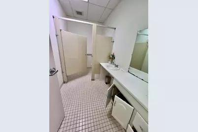 8 Bourbon St, Peabody, MA 01960 - Photo 18