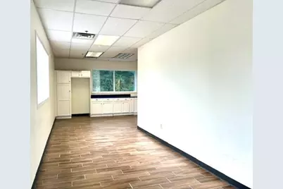 8 Bourbon St, Peabody, MA 01960 - Photo 12