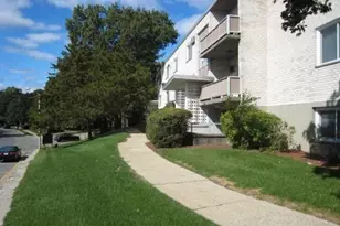 29 Jacqueline Rd, Waltham, MA 02452 - Photo 2