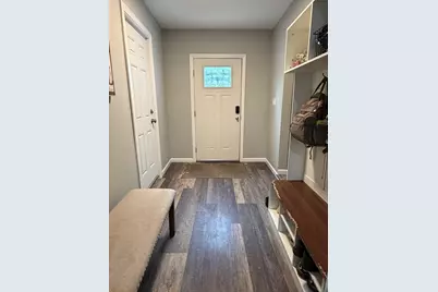 412 Island Pond Rd, Springfield, MA 01118 - Photo 10